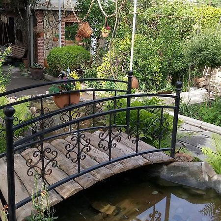 Tamar Guest House Гори Экстерьер фото