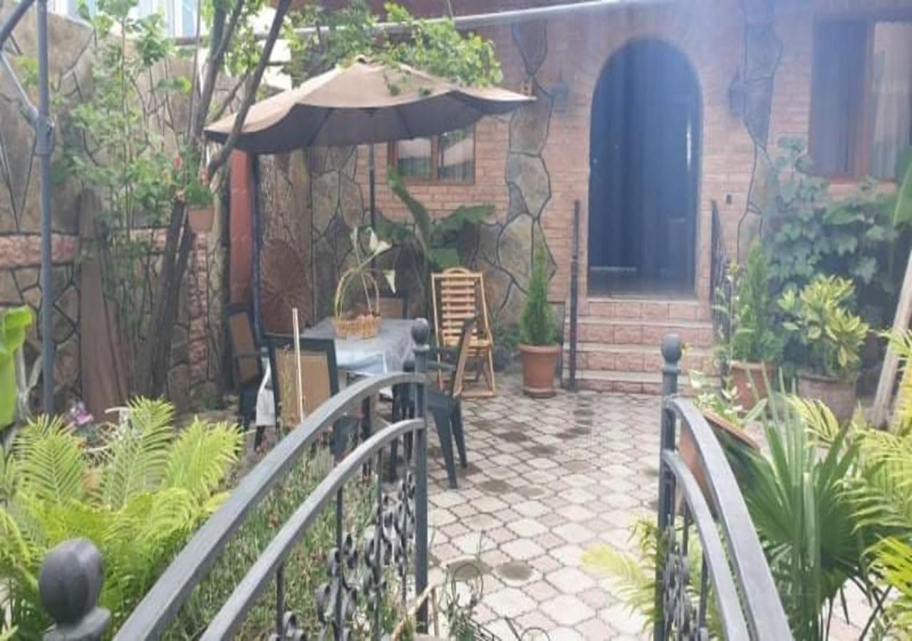 Tamar Guest House Гори Экстерьер фото