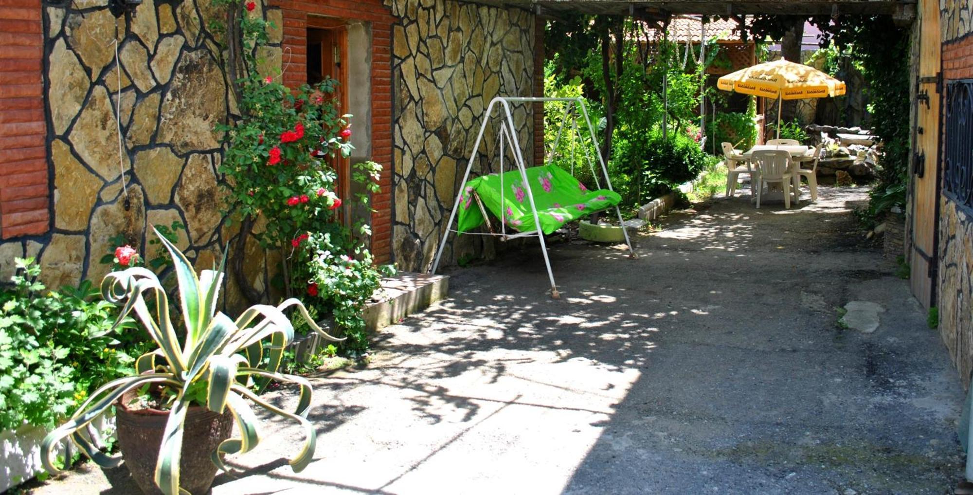 Tamar Guest House Гори Экстерьер фото
