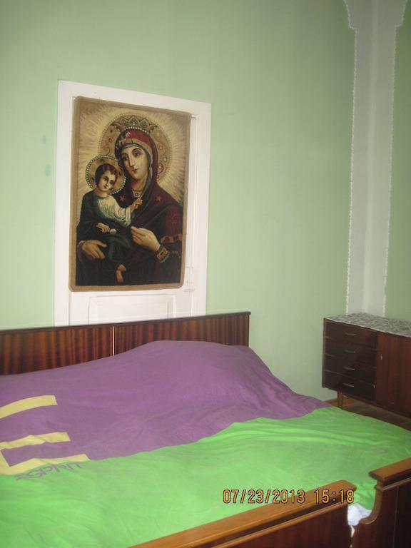 Tamar Guest House Гори Экстерьер фото