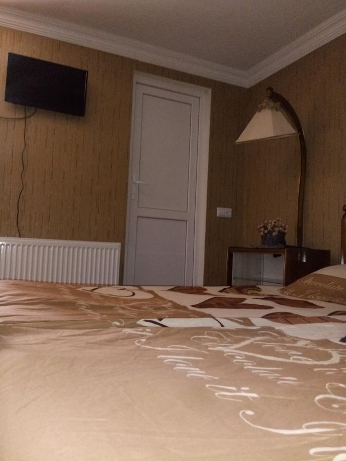 Tamar Guest House Гори Экстерьер фото