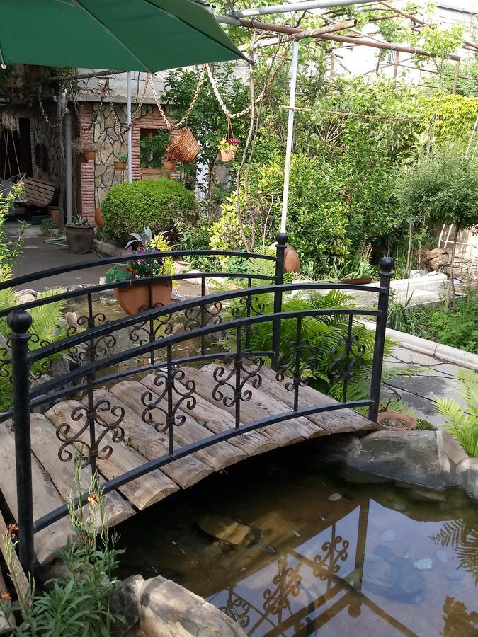 Tamar Guest House Гори Экстерьер фото