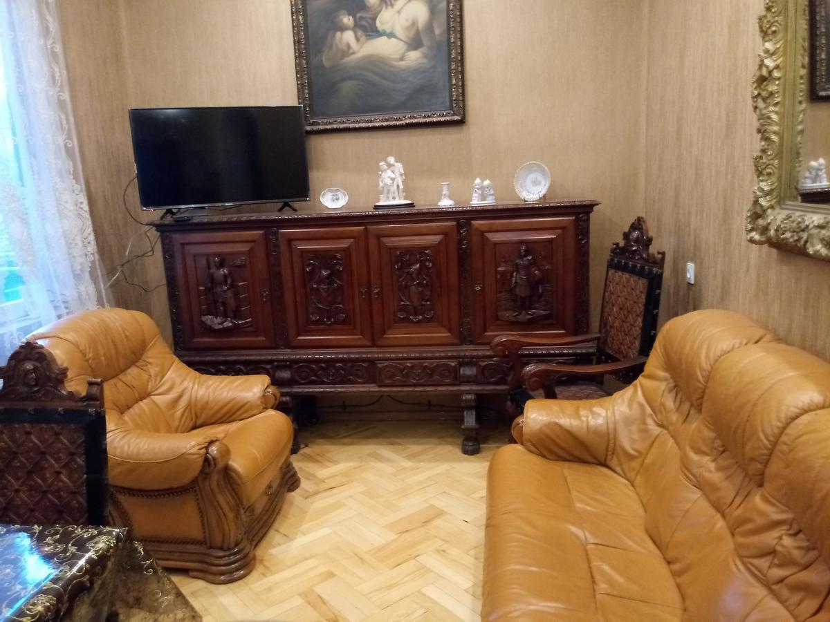 Tamar Guest House Гори Экстерьер фото